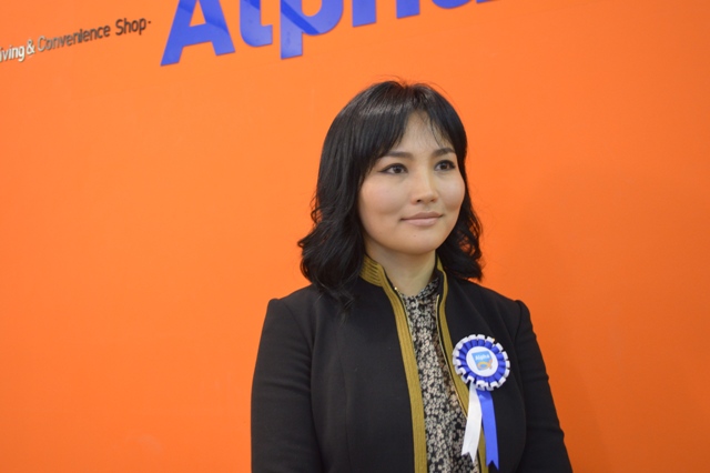 Мисс Г.Гантуяад хайртаас нь брэндийн дэлгүүр бэлэглэв